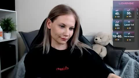 Snapshot of sunny_bunny6 chatting on June 23, 2026, 5:49 am Naomi online show from June 23, 2026, 5:49 am