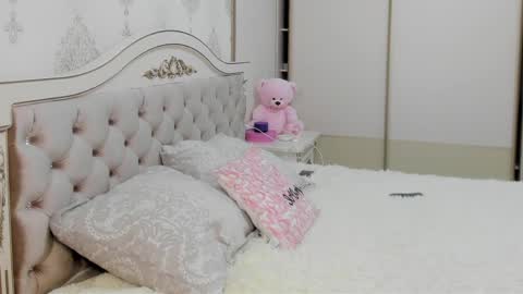 Vanessa online show from April 21, 2026, 5:14 am