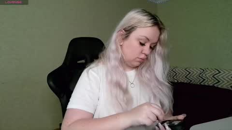 sunny mood online show from January 3, 2025, 9:47 am