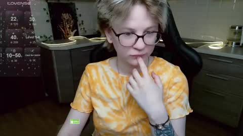 Snapshot of sunny_mood chatting on May 13, 2026, 7:28 am sunny mood online show from May 13, 2026, 7:28 am
