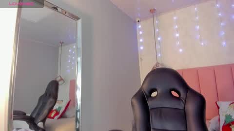  S U N N Y online show from December 17, 2025, 12:33 pm