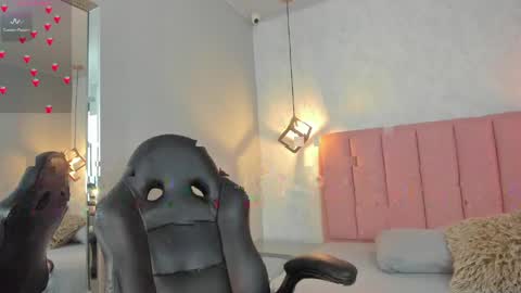  S U N N Y online show from April 9, 2026, 1:49 pm