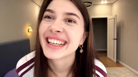 Christina online show from December 3, 2025, 8:23 am