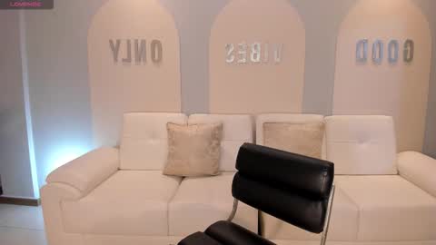 Sunny Rivers online show from October 21, 2025, 6:08 pm