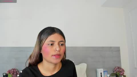 sunnywhitee online show from April 15, 2026, 7:21 pm