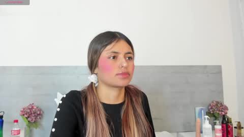 sunnywhitee online show from April 17, 2026, 7:28 pm