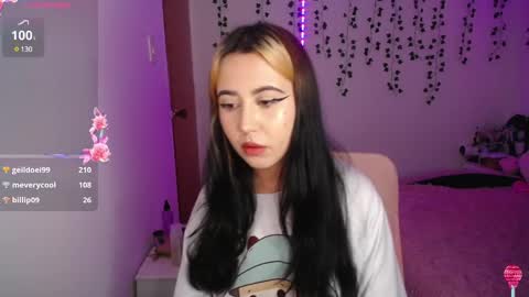 Snapshot of sunset_pienk chatting on December 22, 2024, 7:54 am Sunset online show from December 22, 2024, 7:54 am