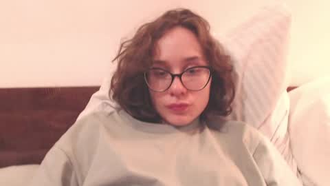 Snapshot of sunshinehella chatting on June 3, 2026, 7:41 pm Hella online show from June 3, 2026, 7:41 pm