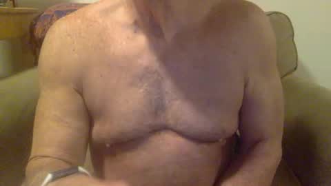Snapshot of suntrdr077 chatting on November 5, 2025, 4:01 am suntrdr077 online show from November 5, 2025, 4:01 am