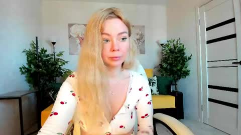 Jenn online show from April 18, 2026, 3:21 am