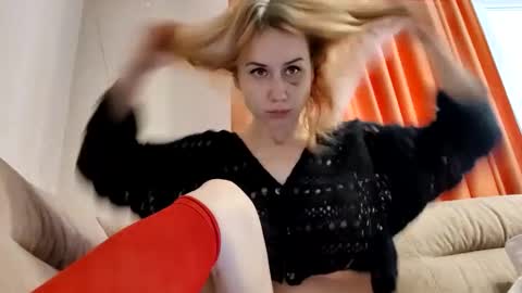 Annie online show from February 1, 2025, 7:57 am