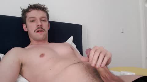 superkleber2 online show from October 11, 2025, 9:52 am