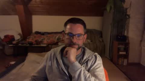 supersquirrel81 online show from December 5, 2025, 4:58 pm