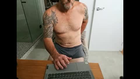 Snapshot of surfdog2908 chatting on February 5, 2025, 1:04 am surfdog2908 online show from February 5, 2025, 1:04 am