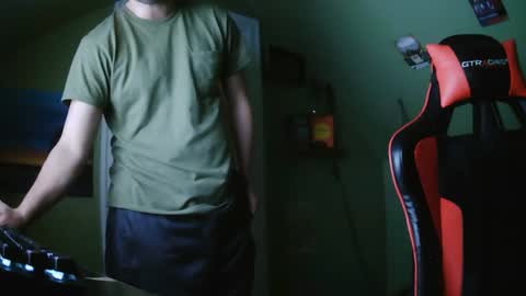 surferdude_here online show from October 9, 2025, 7:17 am