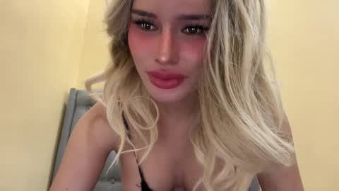 Mia online show from January 14, 2026, 6:19 am