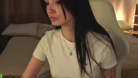 Annie online show from April 21, 2026, 1:42 am