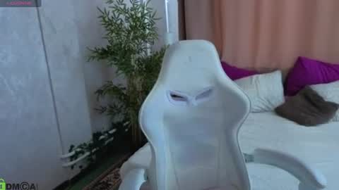 Snapshot of susan__clark chatting on June 18, 2026, 1:17 am Annie online show from June 18, 2026, 1:17 am