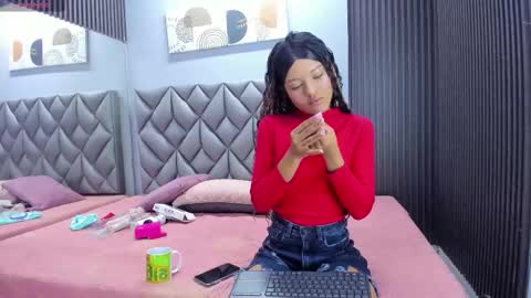Snapshot of susana_sanchezz chatting on March 18, 2026, 11:57 am susana_sanchezz online show from March 18, 2026, 11:57 am