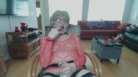 Snapshot of susanandlisa chatting on April 4, 2026, 4:26 pm sexualsusan online show from April 4, 2026, 4:26 pm