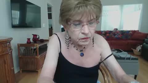 Snapshot of susanandlisa chatting on April 16, 2026, 8:20 pm sexualsusan online show from April 16, 2026, 8:20 pm