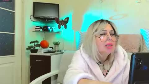 SusieNoreen online show from November 2, 2025, 2:52 pm