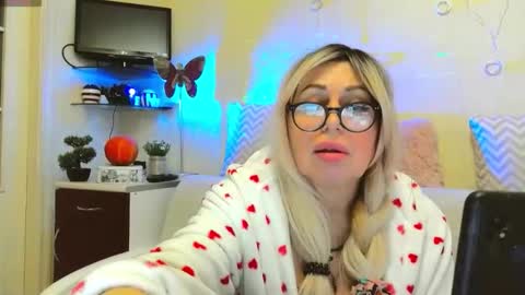 SusieNoreen online show from November 8, 2025, 11:54 am