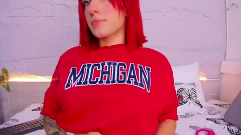 Snapshot of sussy1x_ chatting on April 2, 2026, 3:48 am Susy online show from April 2, 2026, 3:48 am
