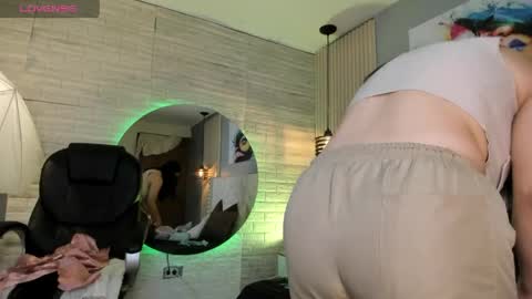   online show from April 15, 2026, 11:50 am