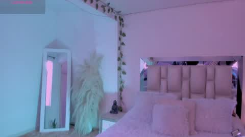 sussy_bell_ online show from April 20, 2026, 9:27 pm