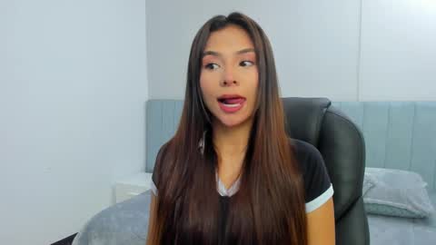 sussy_sweet4u online show from March 12, 2025, 9:55 am