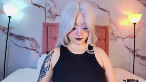 suxan_white online show from May 20, 2026, 9:43 pm