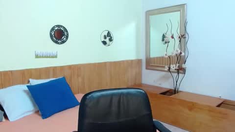 Suxxxy online show from November 12, 2025, 1:55 pm