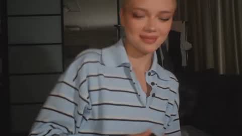 Snapshot of suzannabarmes chatting on July 5, 2026, 9:55 pm Stacy online show from July 5, 2026, 9:55 pm