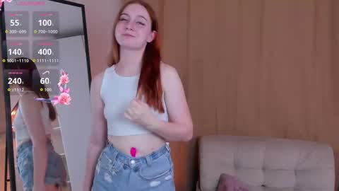 Snapshot of suzanzulkowski chatting on November 26, 2025, 1:39 am Alisa online show from November 26, 2025, 1:39 am