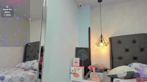 S U Z E T  online show from February 6, 2025, 10:53 pm