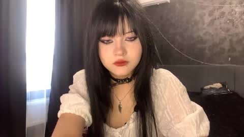 EmilySuonn online show from April 14, 2026, 5:57 am