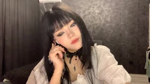 EmilySuonn online show from April 21, 2026, 5:14 am
