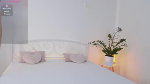 Suzi online show from October 4, 2025, 1:31 pm