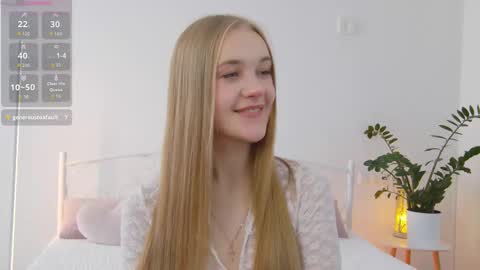 Suzi online show from October 14, 2025, 1:34 pm