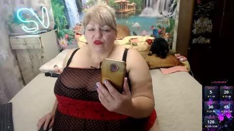 Snapshot of svetifox chatting on May 18, 2026, 3:35 am Sveti online show from May 18, 2026, 3:35 am