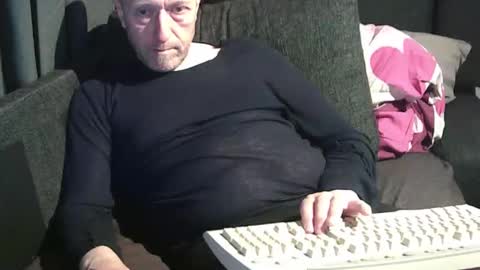 Snapshot of swartarn chatting on April 15, 2026, 10:54 pm ArnSwart online show from April 15, 2026, 10:54 pm
