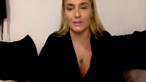 Swedish Candii online show from January 18, 2025, 4:37 am