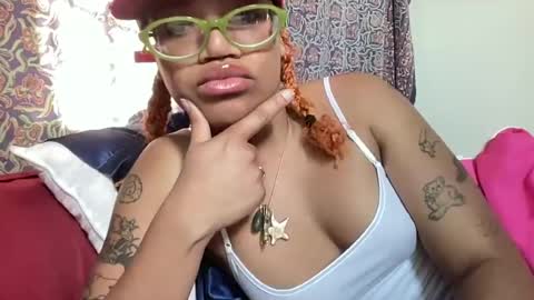 Snapshot of sweeetg1rl chatting on June 25, 2026, 10:47 pm june online show from June 25, 2026, 10:47 pm