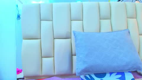 Amye  online show from October 18, 2025, 7:14 pm