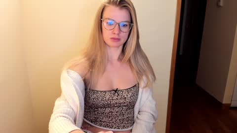 Snapshot of sweet_angel_a chatting on January 7, 2025, 11:45 pm Ann - your sweet girl online show from January 7, 2025, 11:45 pm