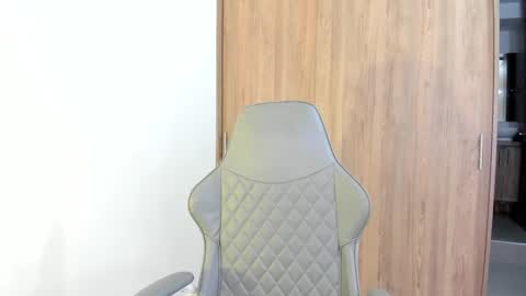 Asheley online show from March 6, 2026, 4:53 am