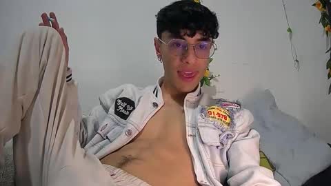 sweet_boy2224 online show from January 16, 2026, 5:11 am