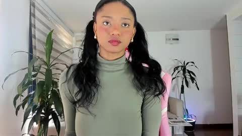 sweet_brunette88 online show from November 20, 2025, 7:13 pm