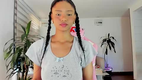 sweet_brunette88 online show from December 13, 2025, 8:14 pm